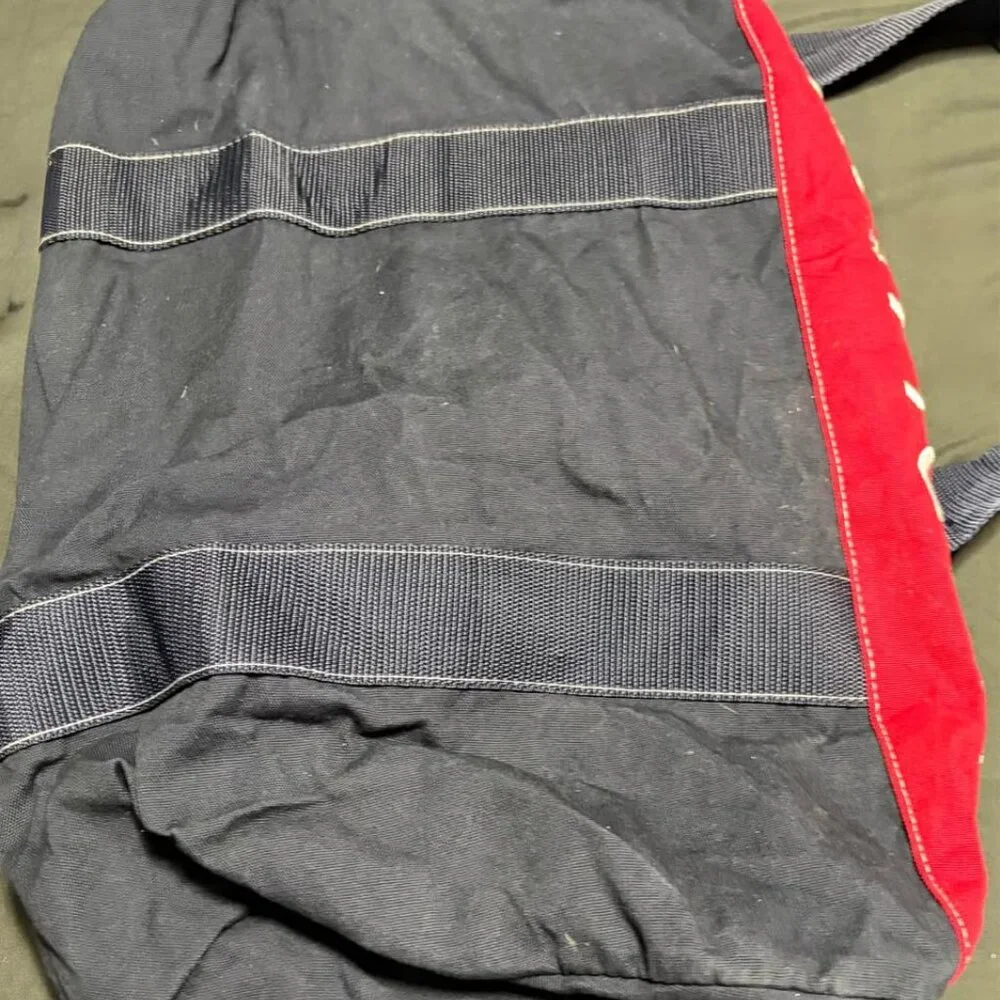 Vtg Tommy Hilfiger Red, White & Blue Duffle/Gym Bag w/Shoulder‎ Strap Full Zip
